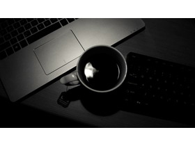 黑色笔记本咖啡杯键盘PPT背景图片