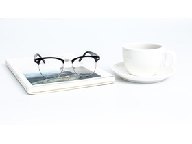 咖啡杯眼镜书籍小清新PPT背景图片