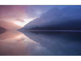 紫色唯美湖光山色PPT背景图片