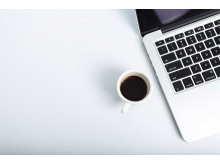 笔记本电脑与咖啡PPT背景图片